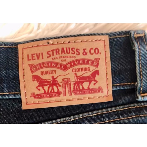 Levi’s dark wash straight leg ✨SOLD✨ - Picture 8 of 8